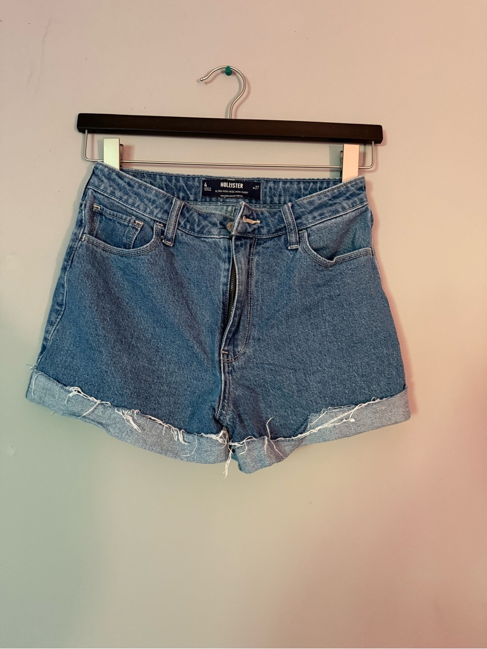 Hollister Women's Ultra High-Rise Mom Short